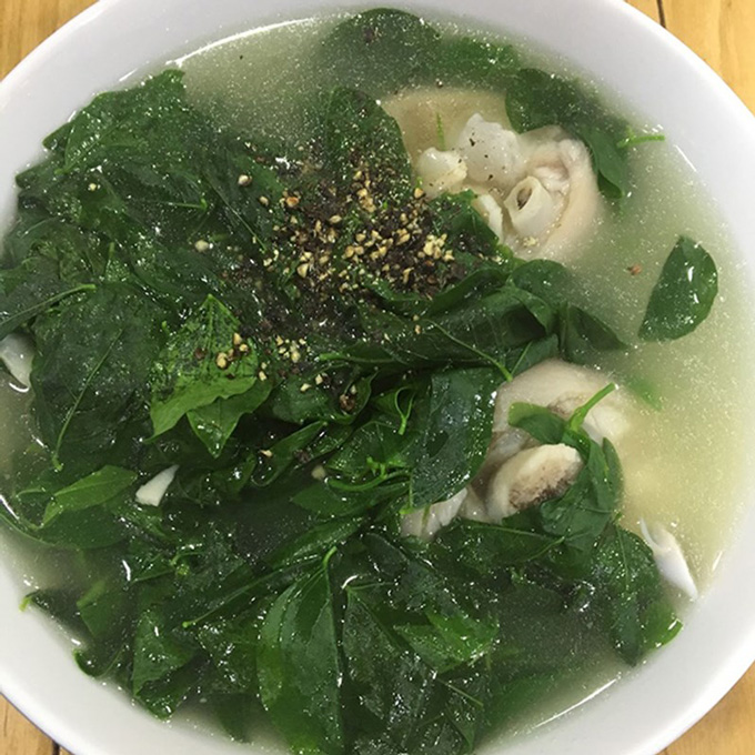 Món canh rau ngót nấu giò heo