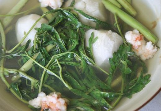 Đúng bài với cách nấu canh rau nhút nấu tôm