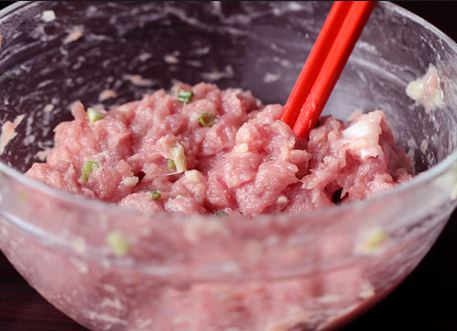 Cách làm món thịt heo xào với trứng vịt muối