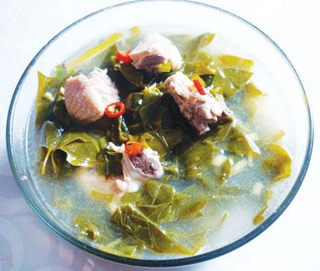 Hướng dẫn cách làm món gà nấu lá giang ăn với bún