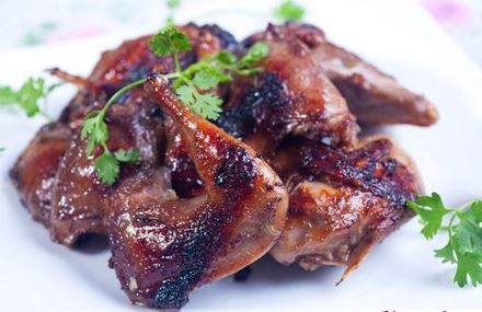 Độ và lạ với món cút tay cầm cực kì hấp dẫn