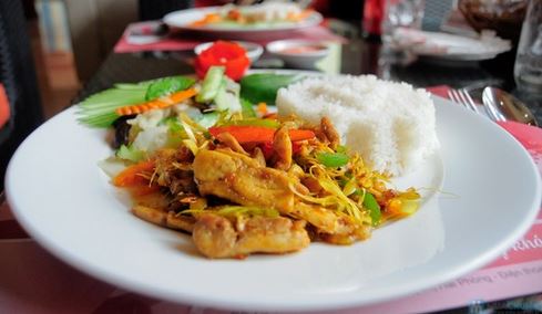 Hướng dẫn cách làm món cơm gà xào cực kì ngon miệng