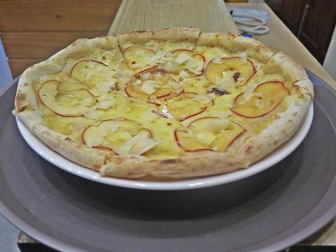 Cách làm món bánh Pizza táo bằng lò nướng