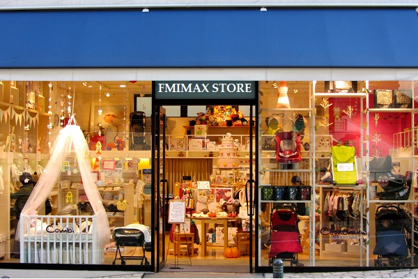 Xe đẩy em bé nhãn hiệu Combi