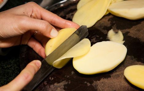 Hướng dẫn cách làm món lẩu khoai tây - rau cải