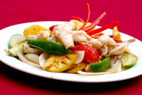 Cách làm món mực xào dứa chua ngọt ngon