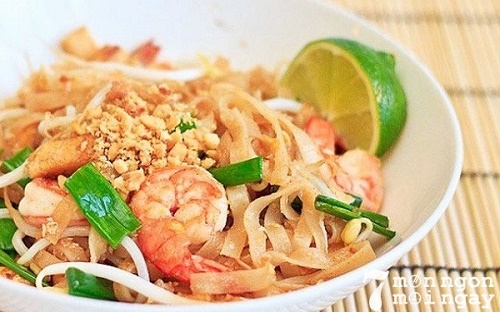 Cách làm món phở xào tôm thịt ngon hấp dẫn