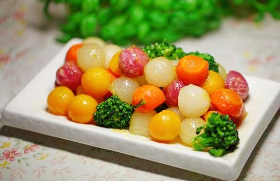 Cách làm món rau xào tỏi ngũ sắc