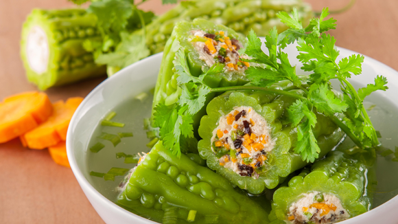 Cách nấu món canh khổ qua nhồi thịt chay