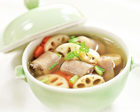 Cách nấu canh móng giò heo với củ sen