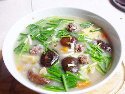 Cách nấu món cháo nấm thịt bò viên