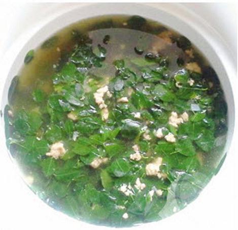 Cách nấu canh thịt bằm với lá chùm ngây