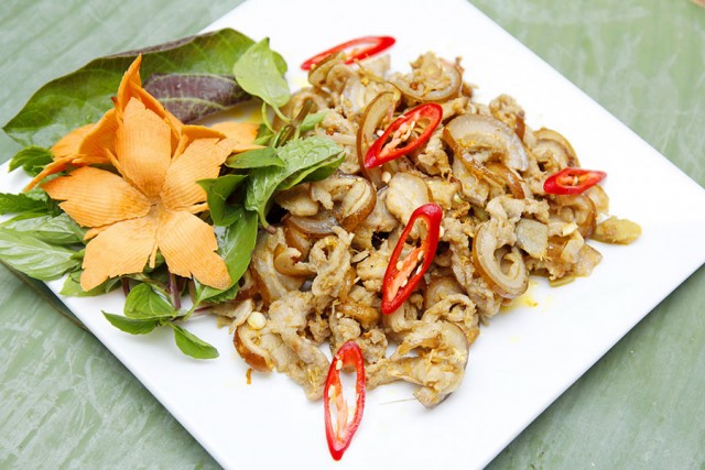 Cách nấu món trai xào sả ớt thơm lừng