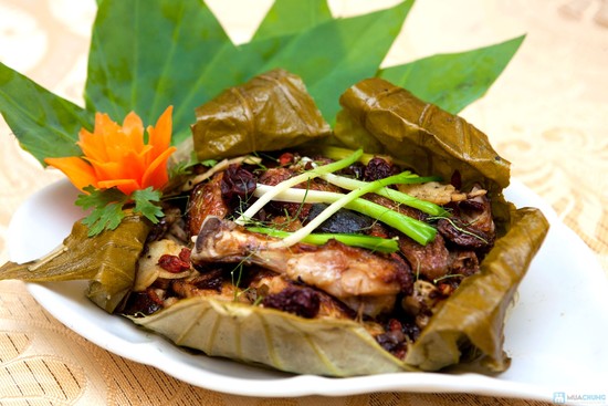 Hướng dẫn cách làm món gà hấp lá sen cực là ngon miệng