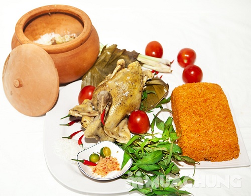 Hướng dẫn cách làm món gà hấp xôi trong nồi đất