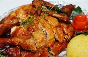 Hướng dẫn cách làm món gà nướng lá chanh nguyên con