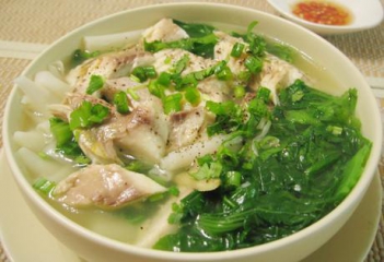 Cách nấu canh bánh đa với cá rô